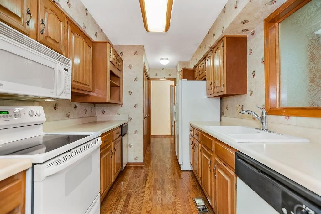 1305 NW Village Drive — photo 7