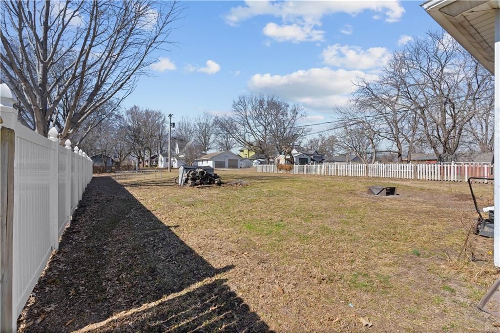409 S Connor Street — photo 25