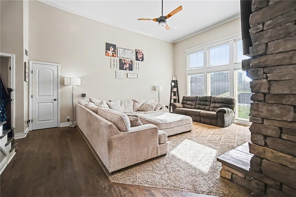 1009 NW Burr Oak Lane — photo 4