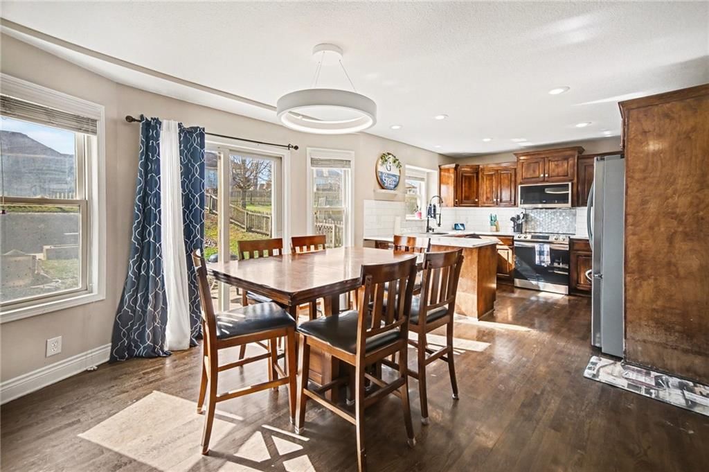1009 NW Burr Oak Lane — photo 6