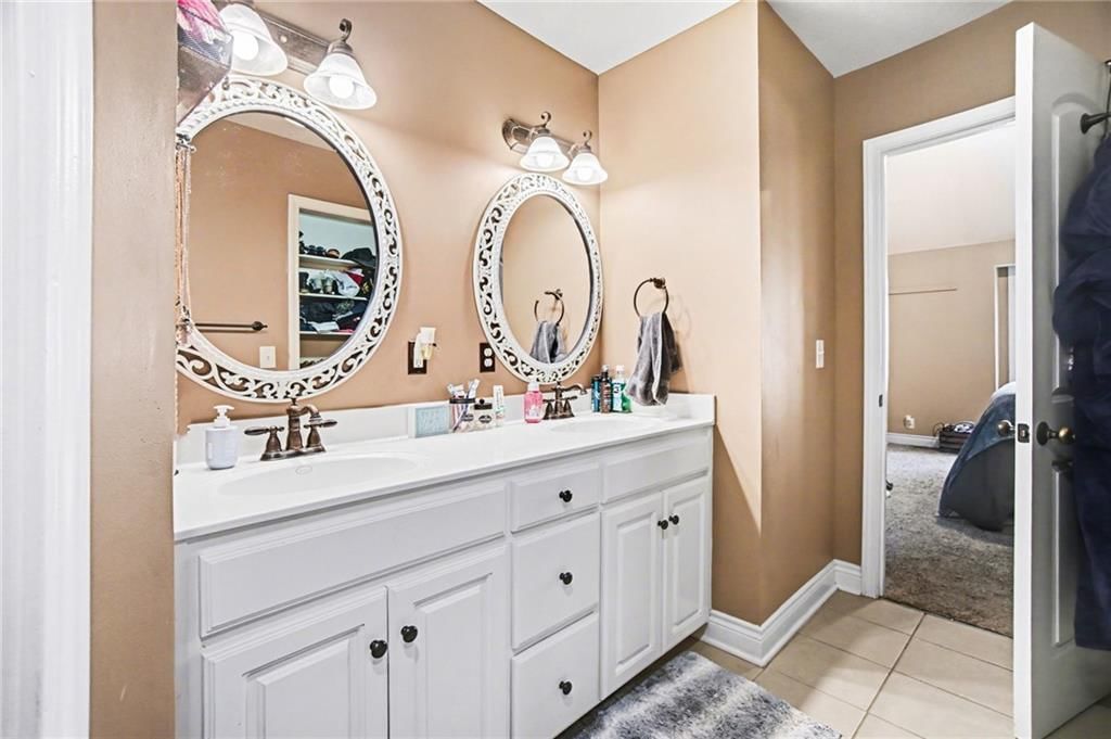 1009 NW Burr Oak Lane — photo 14