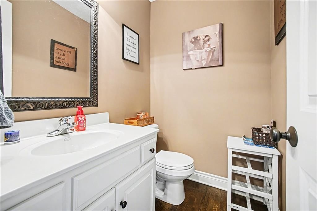 1009 NW Burr Oak Lane — photo 16
