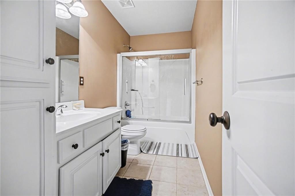 1009 NW Burr Oak Lane — photo 18