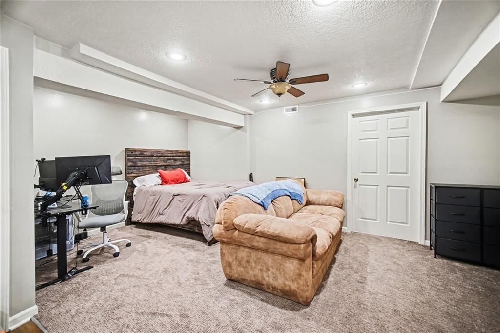 1009 NW Burr Oak Lane — photo 20