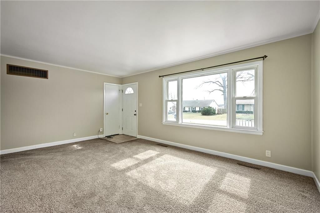 608 NE 66th Terrace — photo 4