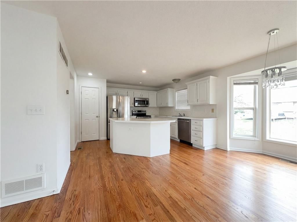 14504 W 139th Street — photo 2