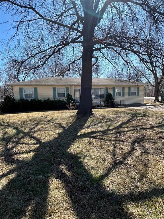215 W Leighton Street, Frontenac, KS