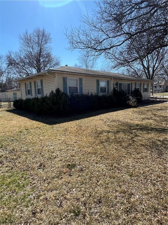 215 W Leighton Street — photo 4