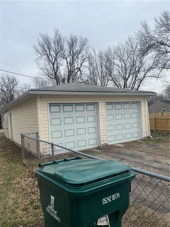 215 W Leighton Street — photo 13
