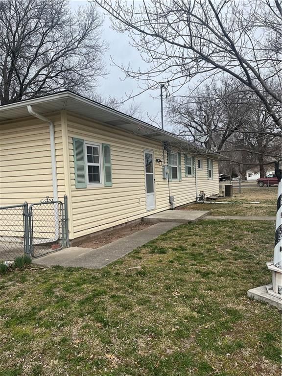 215 W Leighton Street — photo 15