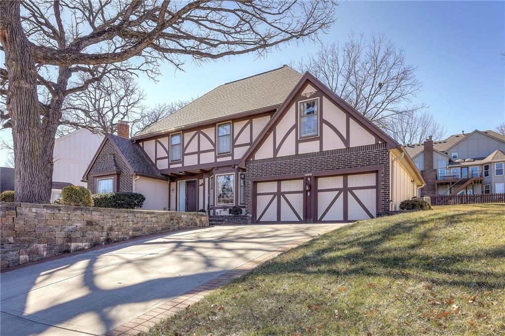 8422 Rosehill Road, Lenexa, KS