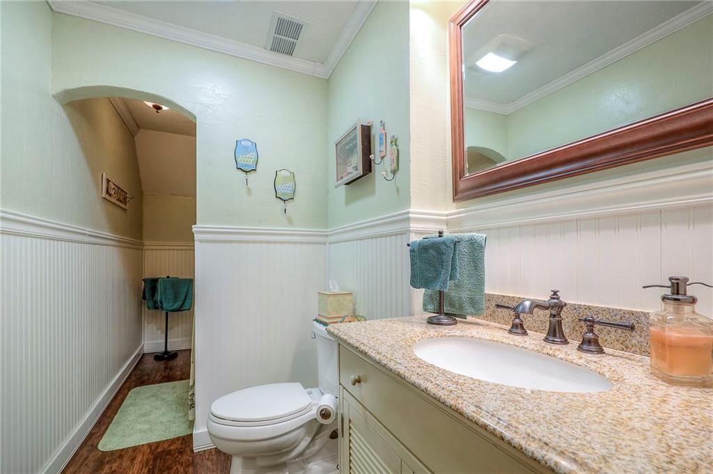 8422 Rosehill Road — photo 34