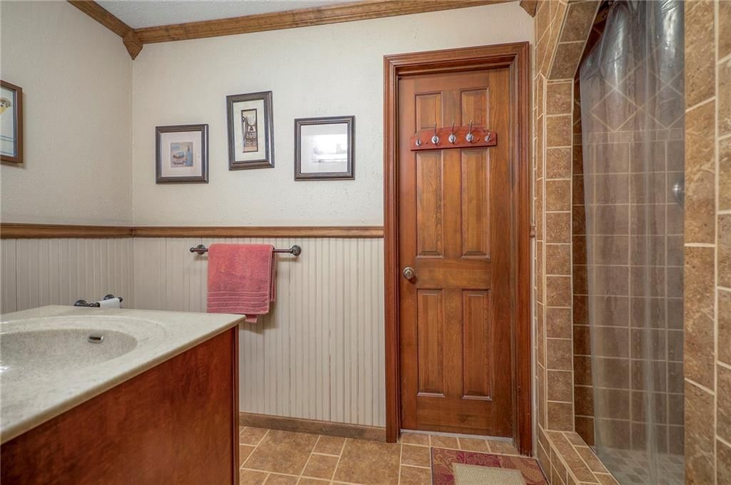 8422 Rosehill Road — photo 48