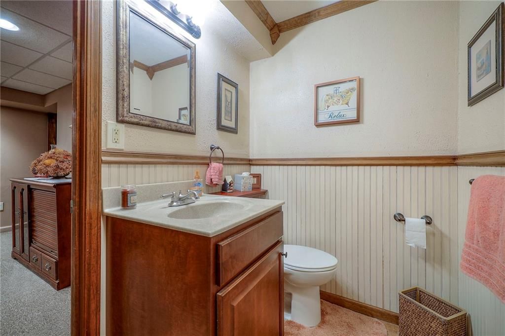 8422 Rosehill Road — photo 49