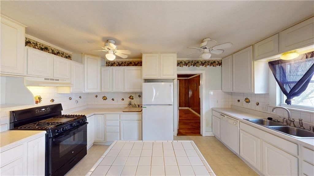 520 E Lee Street — photo 22