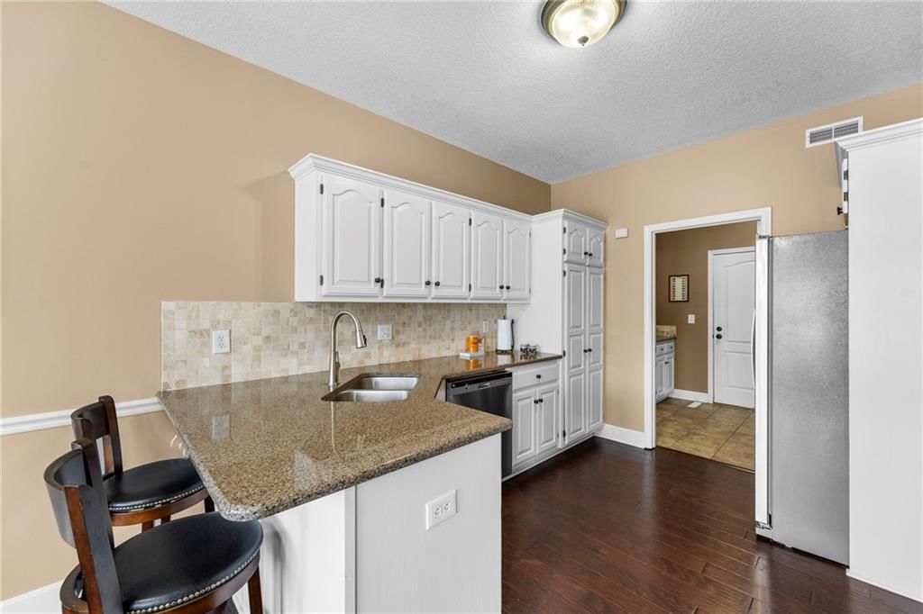 7430 N Eastern Avenue — photo 16