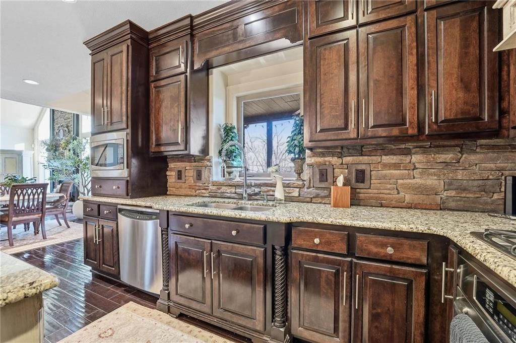 6115 NW Chestnut Court — photo 16