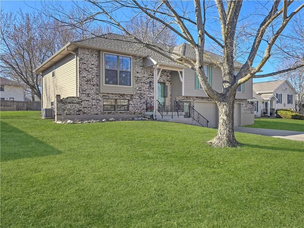 1206 Cambridge Drive — photo 2