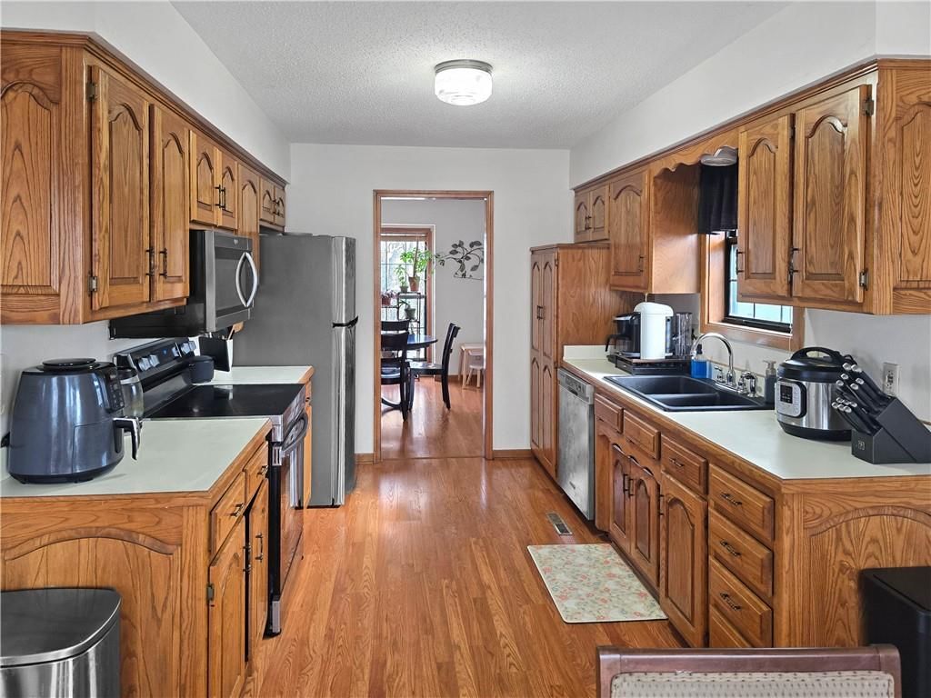 1206 Cambridge Drive — photo 4