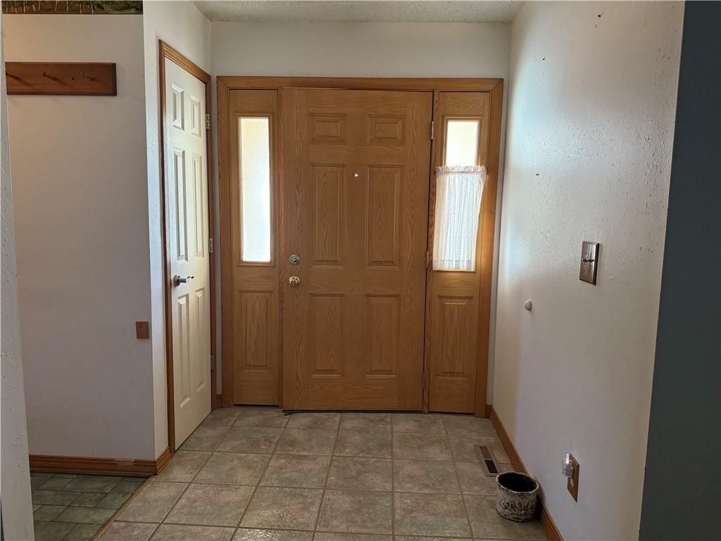 808 Redbud Lane — photo 2