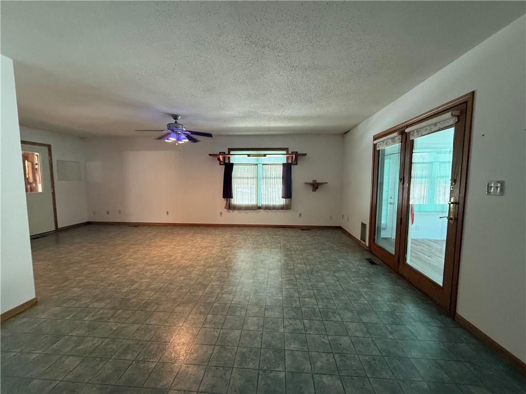 808 Redbud Lane — photo 3