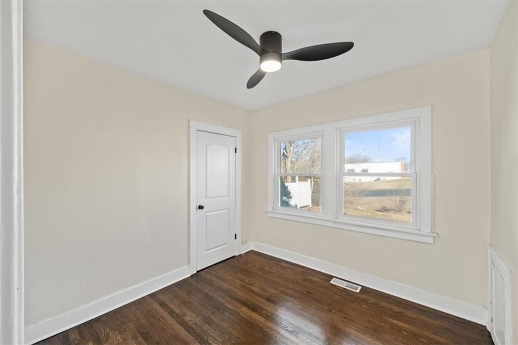 1500 W Lexington Avenue — photo 15