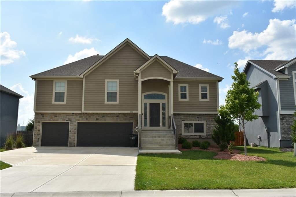 1652 Shadow Drive, Leavenworth, KS