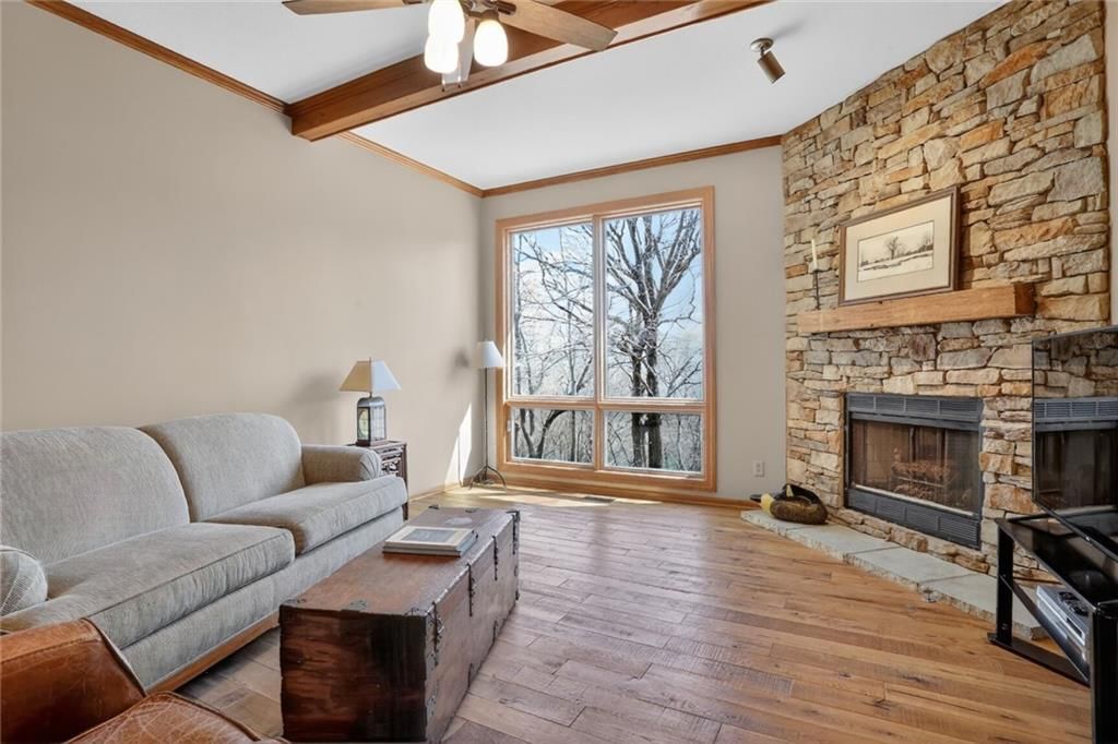 5917 Greenwood Drive — photo 3