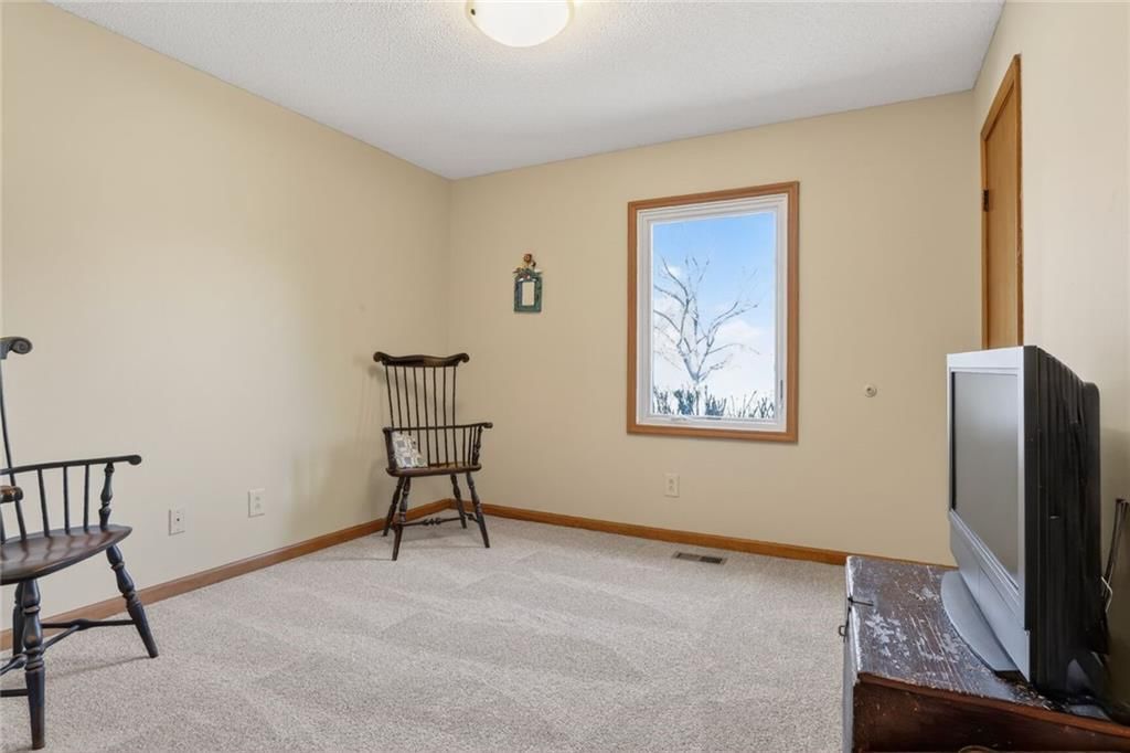 5917 Greenwood Drive — photo 9