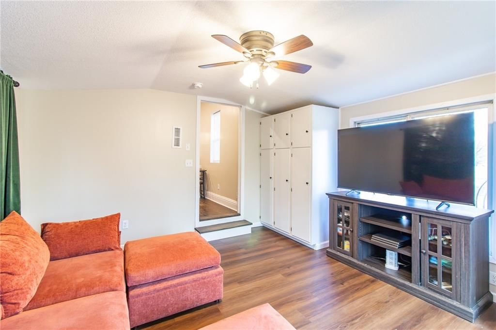 306 W 5th Street — photo 10