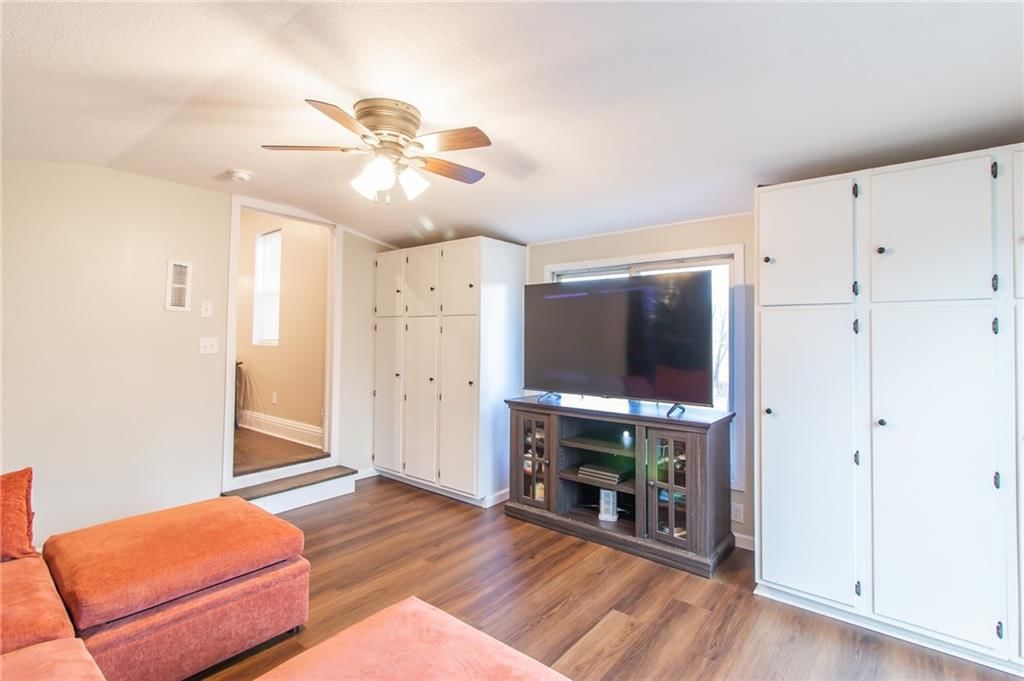 306 W 5th Street — photo 11