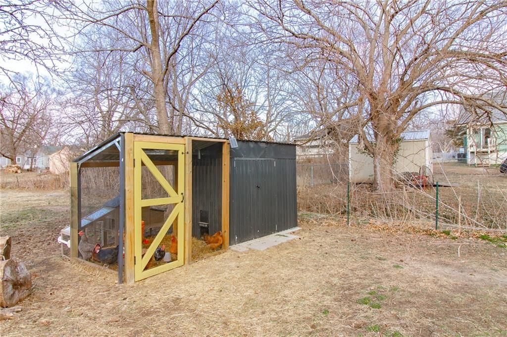 306 W 5th Street — photo 23