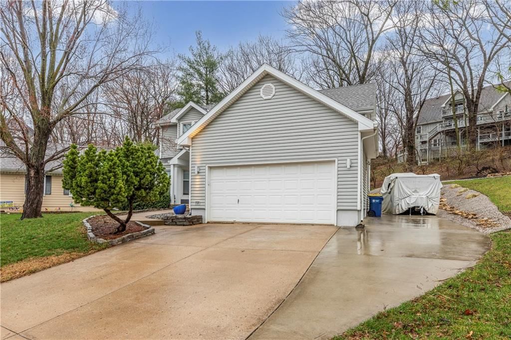 304 Lancelot Drive — photo 2