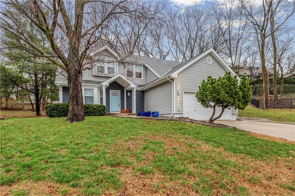 304 Lancelot Drive — photo 3