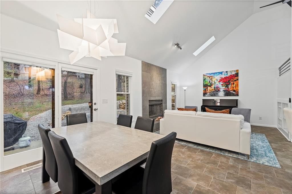 304 Lancelot Drive — photo 9