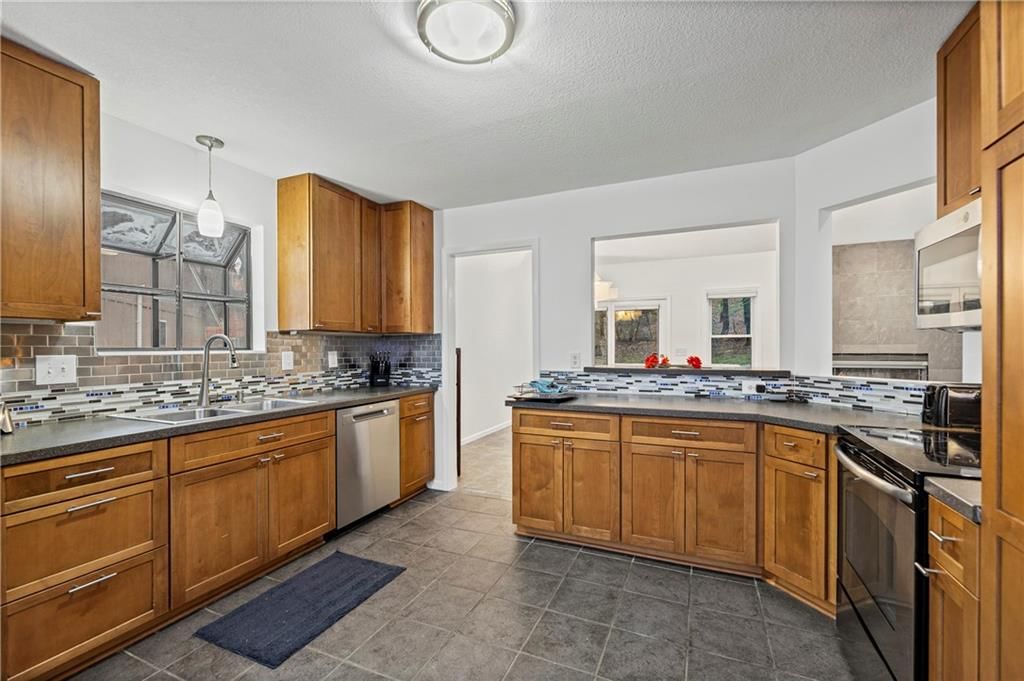 304 Lancelot Drive — photo 10