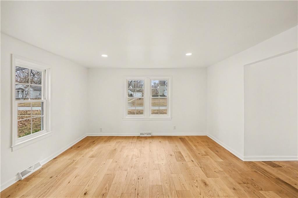 318 E Nichols Street — photo 5