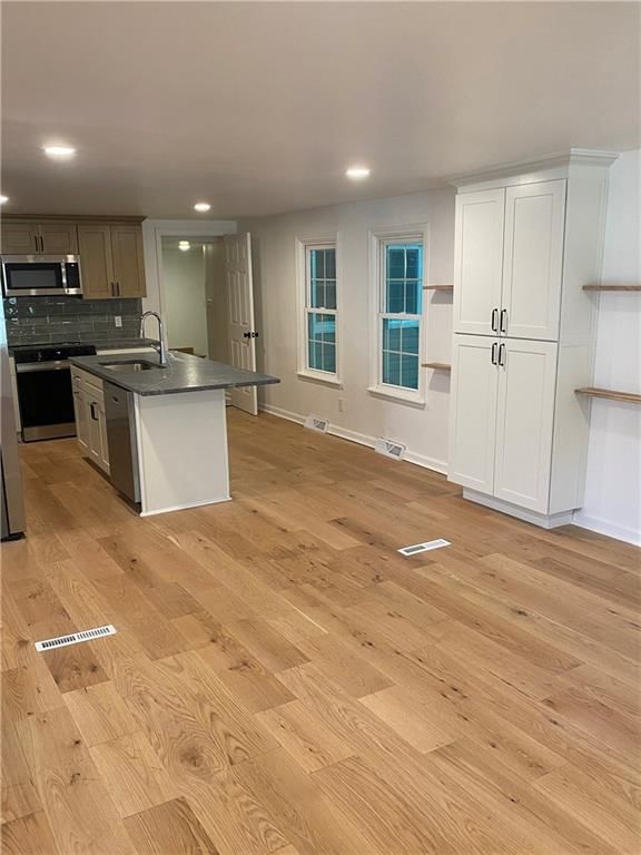 318 E Nichols Street — photo 12