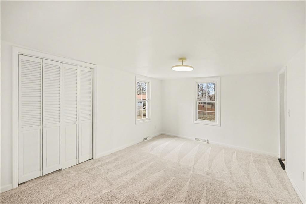 318 E Nichols Street — photo 17
