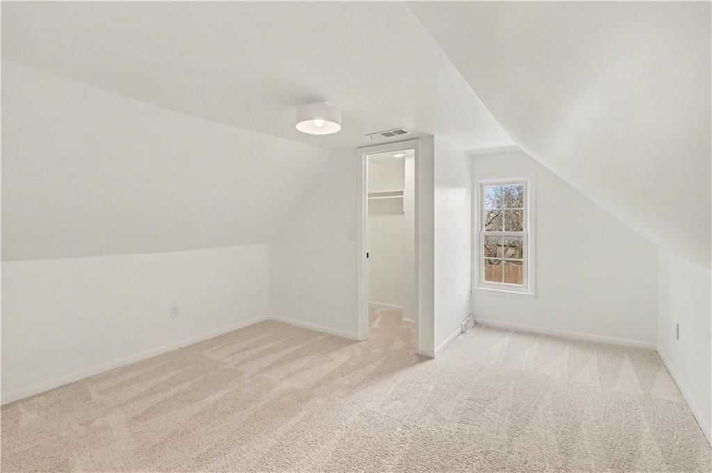 318 E Nichols Street — photo 18