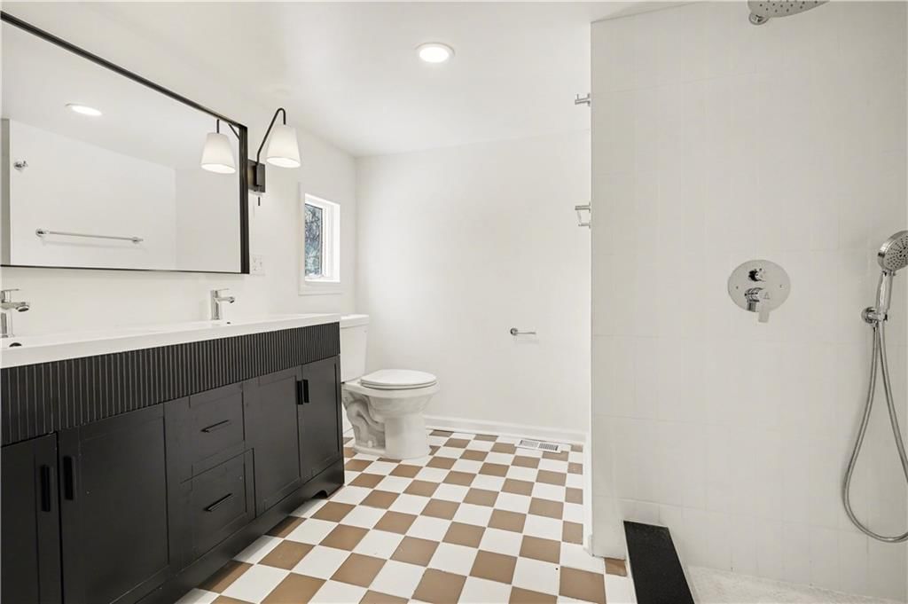 318 E Nichols Street — photo 20
