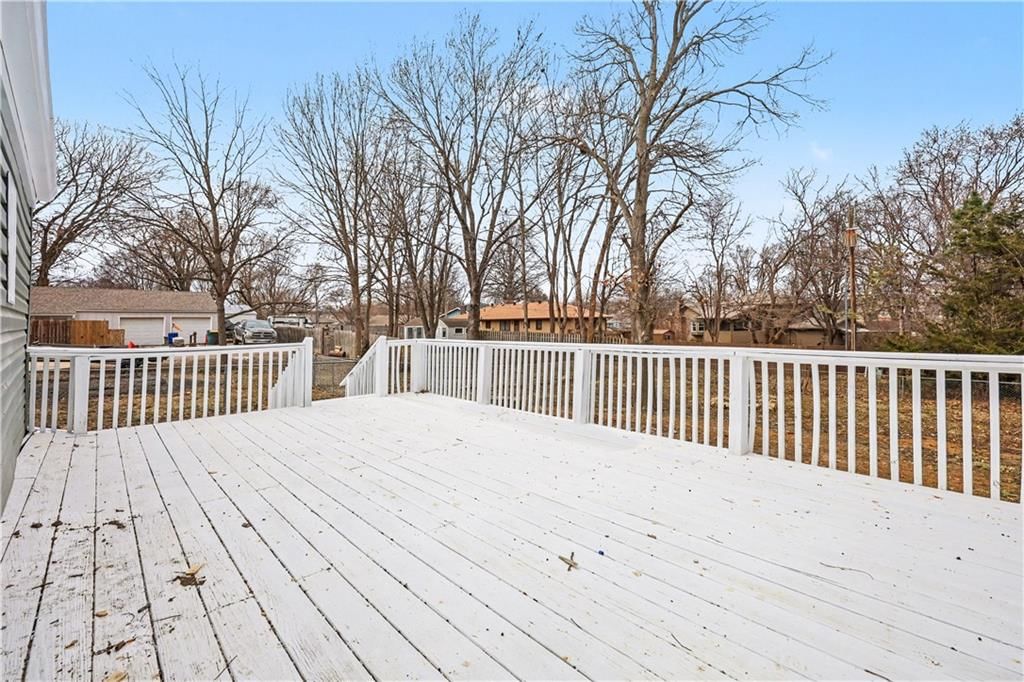 318 E Nichols Street — photo 22