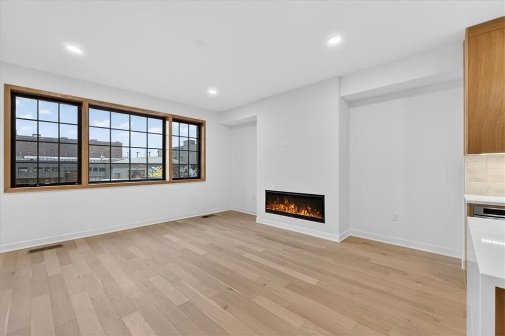 541 E 19th Street — photo 2