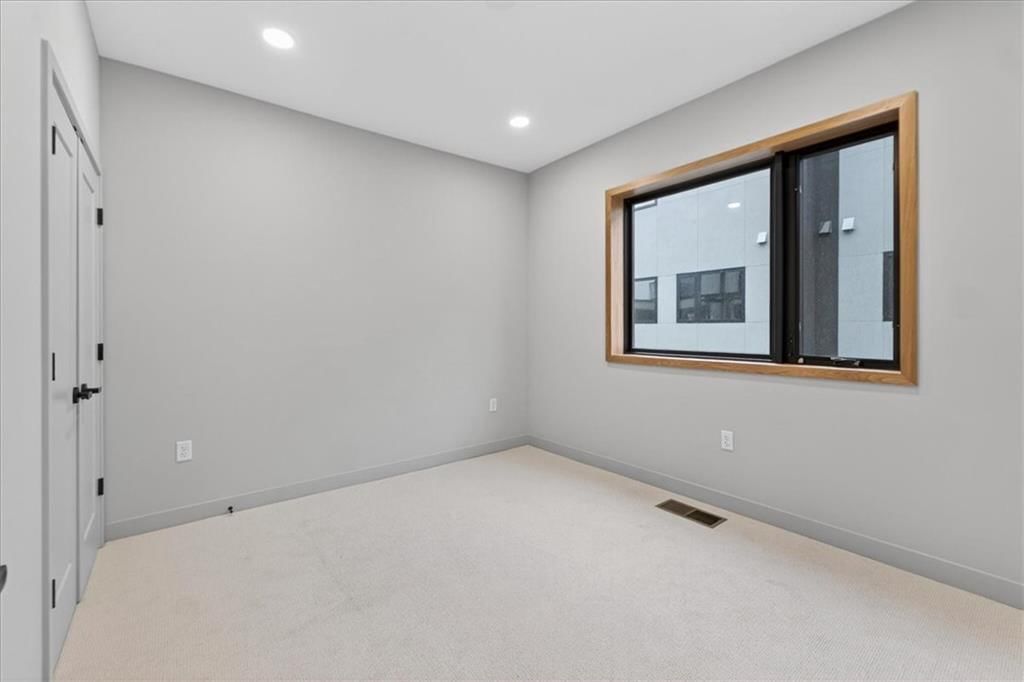 521 E 19th Street — photo 19