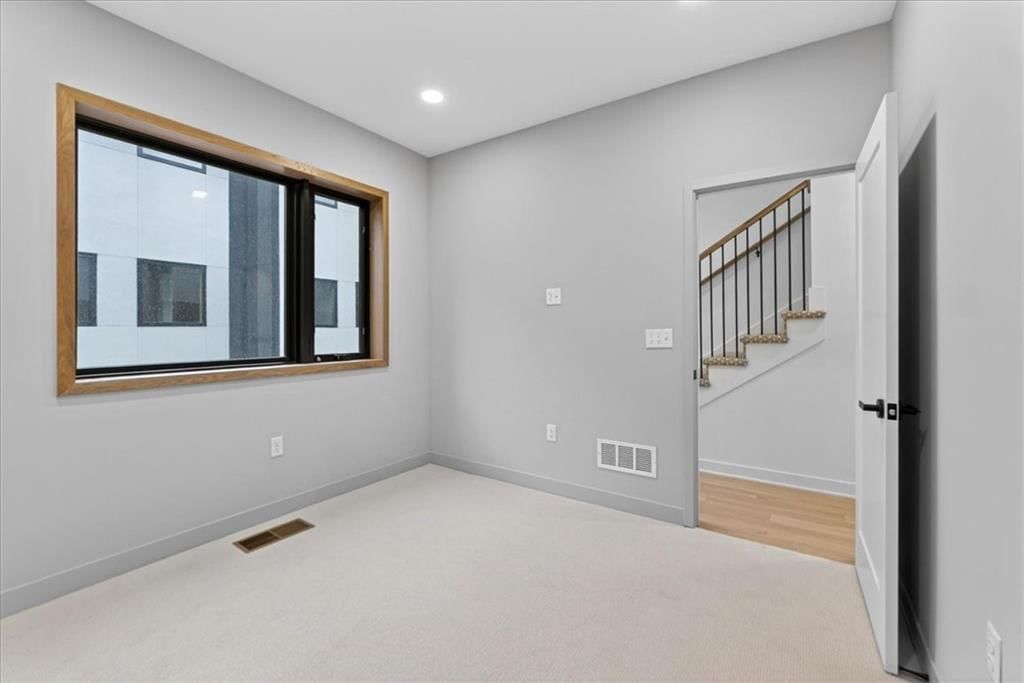 521 E 19th Street — photo 20