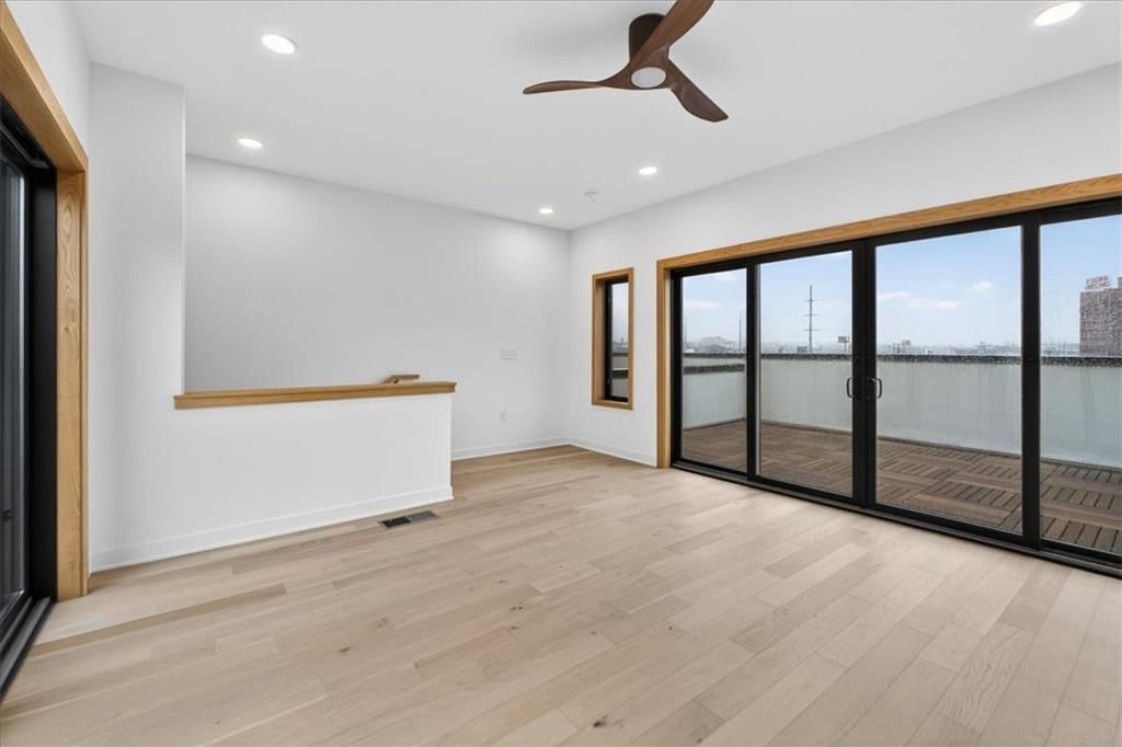 521 E 19th Street — photo 22