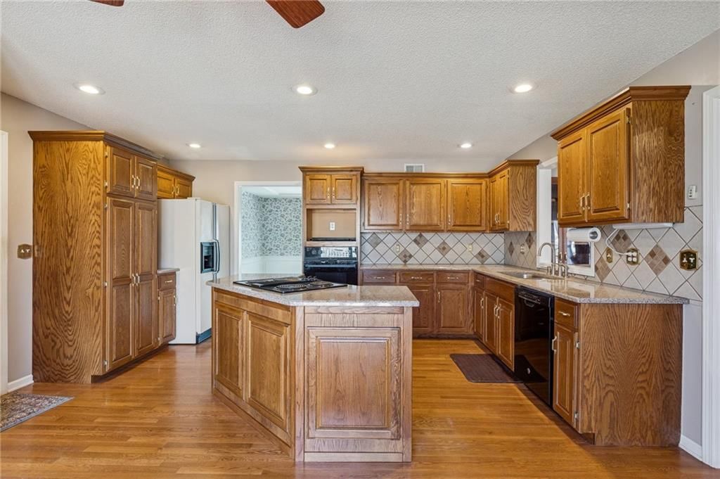15424 Poplar Street — photo 14