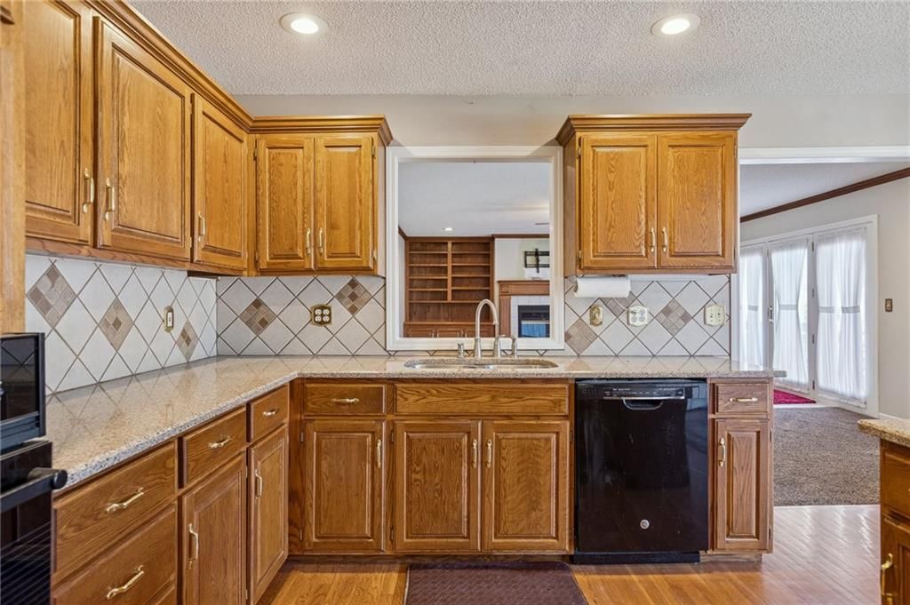 15424 Poplar Street — photo 17
