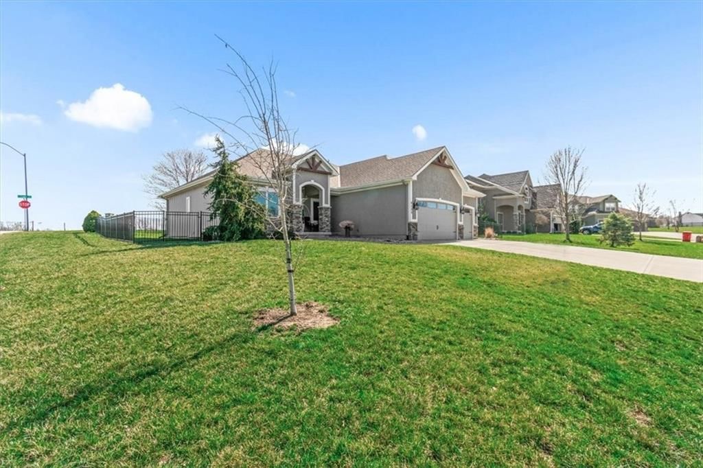 4100 SE Kyle Phillip Court — photo 2