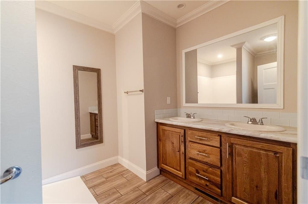 1121 N 6th Street — photo 11